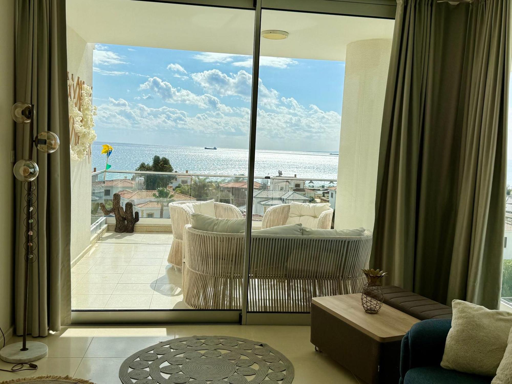 Sea View Suites By The Coast Famagusta  Eksteriør billede