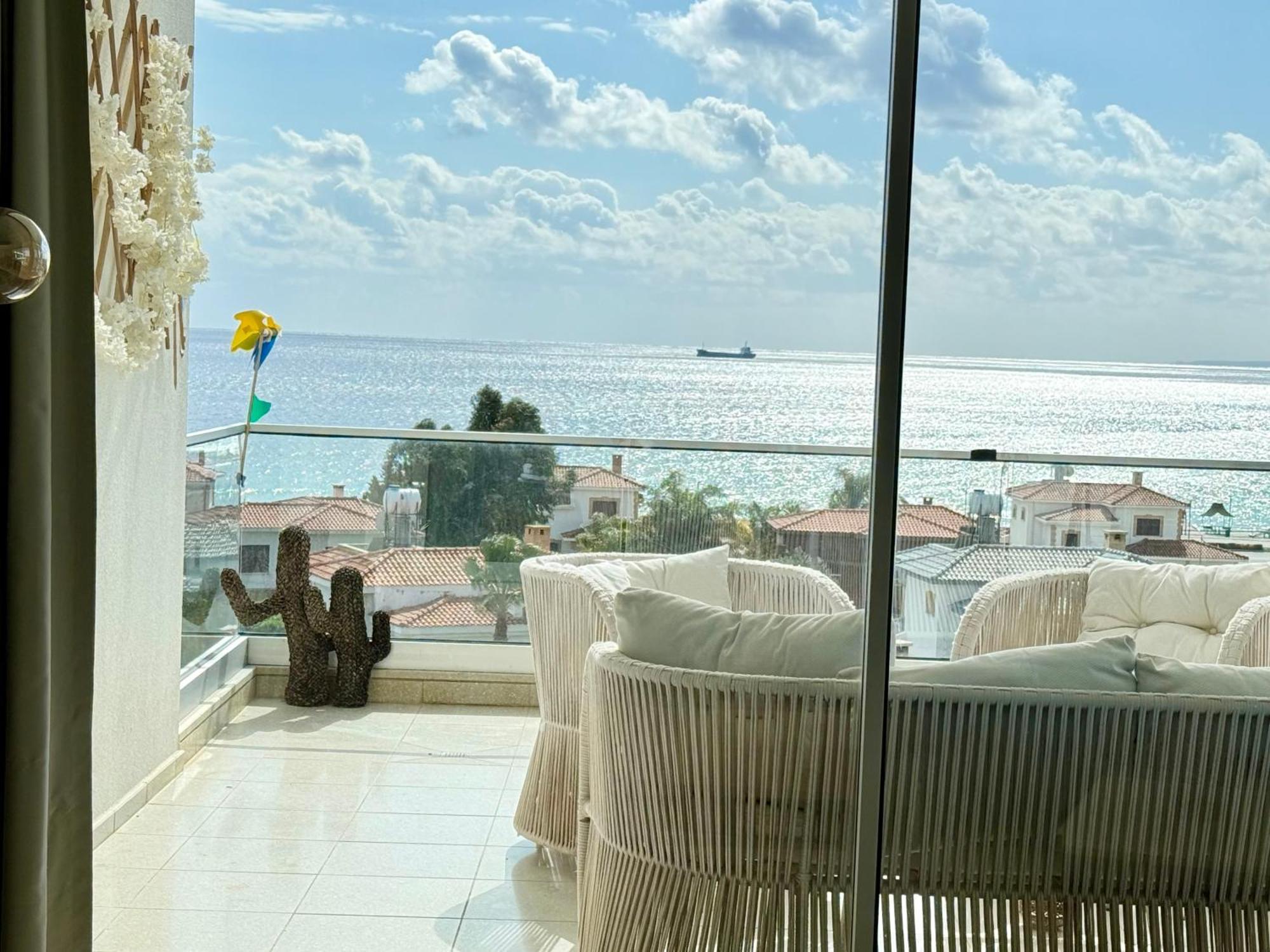 Sea View Suites By The Coast Famagusta  Eksteriør billede