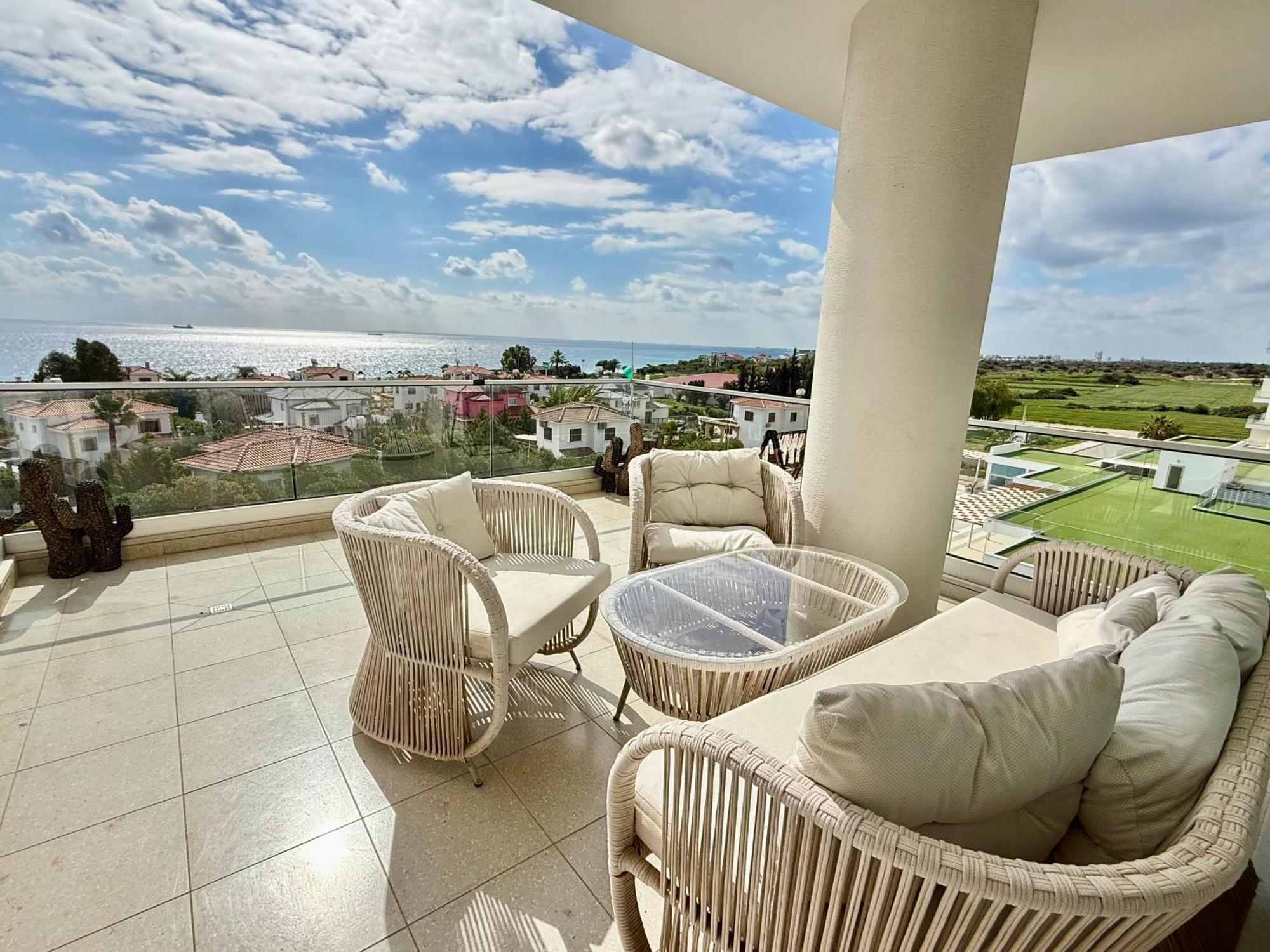 Sea View Suites By The Coast Famagusta  Eksteriør billede